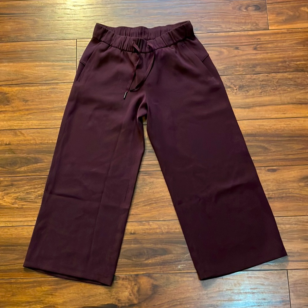 Sz 4 Lululemon cropped wide-leg pants